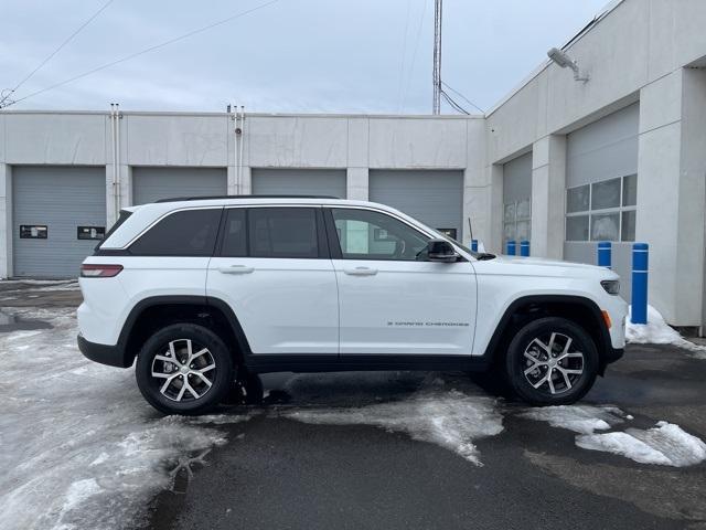new 2025 Jeep Grand Cherokee car, priced at $40,710