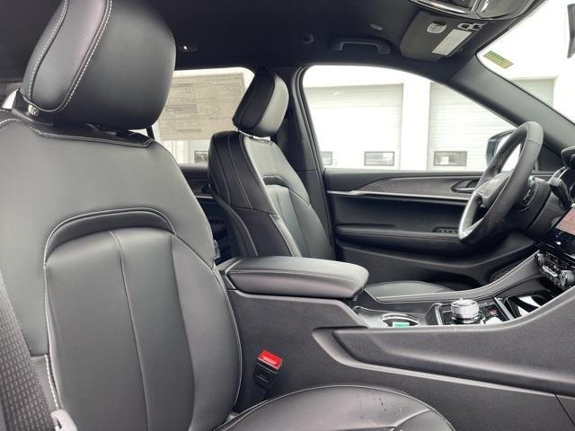 new 2025 Jeep Grand Cherokee car, priced at $40,710