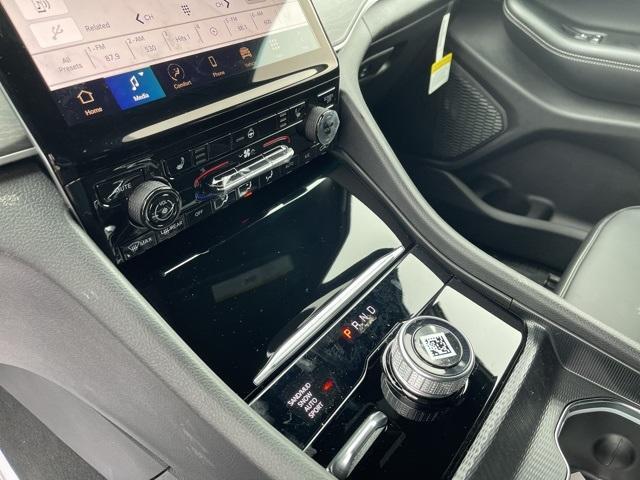 new 2025 Jeep Grand Cherokee car, priced at $40,710