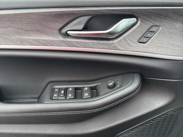 new 2025 Jeep Grand Cherokee car, priced at $48,957