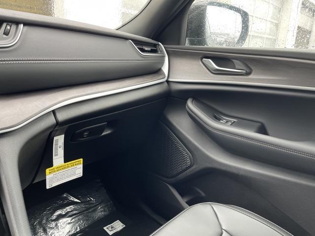 new 2025 Jeep Grand Cherokee car, priced at $41,120