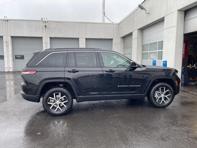 new 2025 Jeep Grand Cherokee car, priced at $41,120