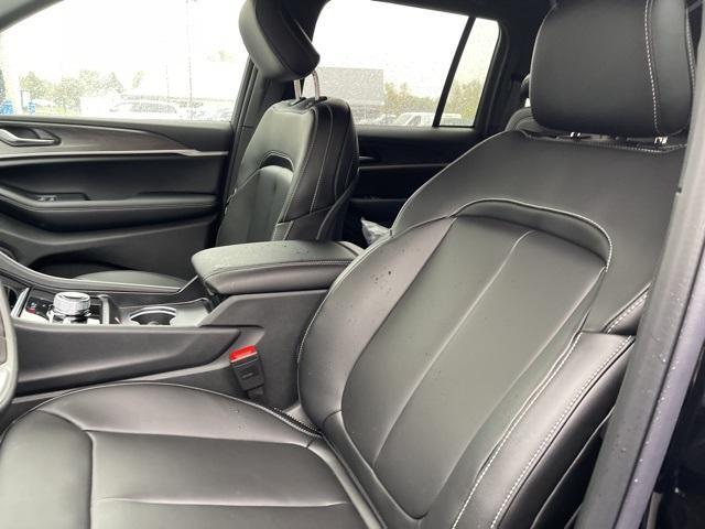 new 2025 Jeep Grand Cherokee car, priced at $41,120