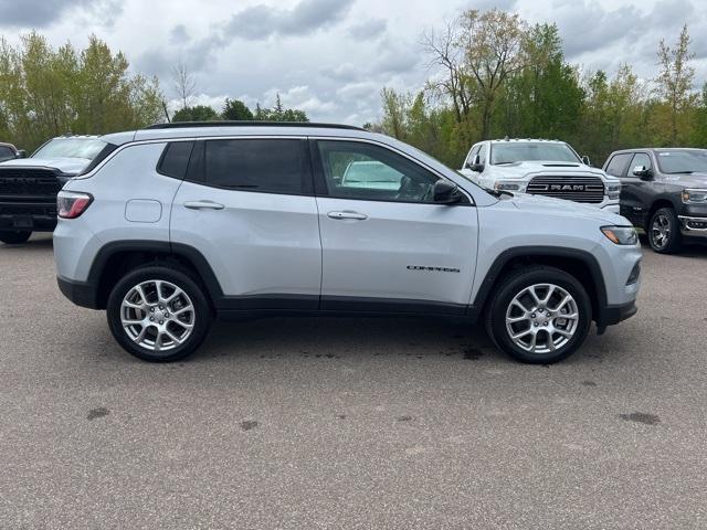 new 2024 Jeep Compass car, priced at $29,992