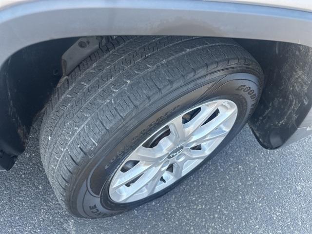 used 2018 Jeep Cherokee car, priced at $13,985