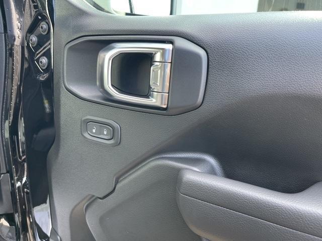 new 2025 Jeep Wrangler car, priced at $39,736