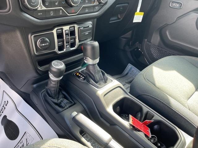 new 2025 Jeep Wrangler car, priced at $39,736