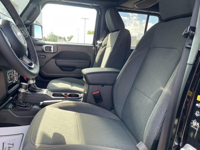 new 2025 Jeep Wrangler car, priced at $39,736