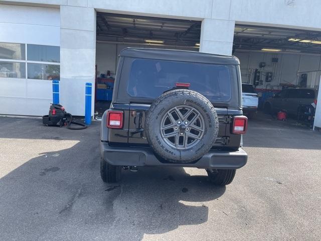 new 2025 Jeep Wrangler car, priced at $39,736