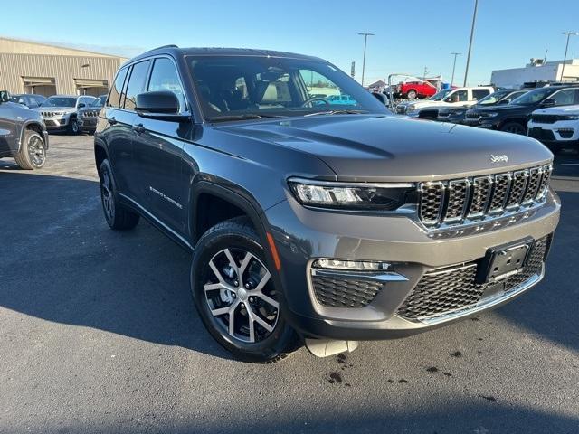 new 2025 Jeep Grand Cherokee car, priced at $43,383