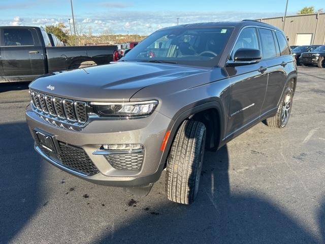 new 2025 Jeep Grand Cherokee car, priced at $43,383