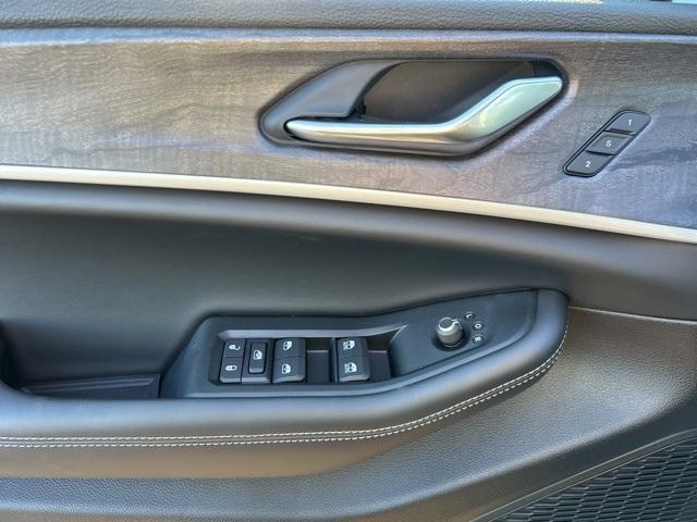 new 2025 Jeep Grand Cherokee car, priced at $43,383