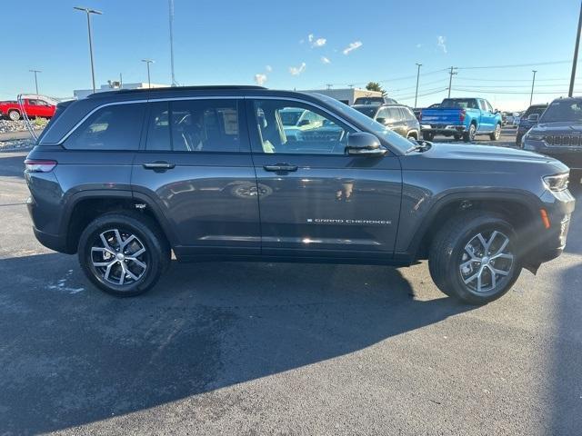 new 2025 Jeep Grand Cherokee car, priced at $43,383