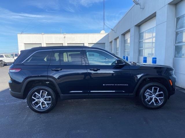 new 2024 Jeep Grand Cherokee car, priced at $43,986