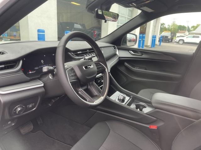 new 2025 Jeep Grand Cherokee car, priced at $40,643