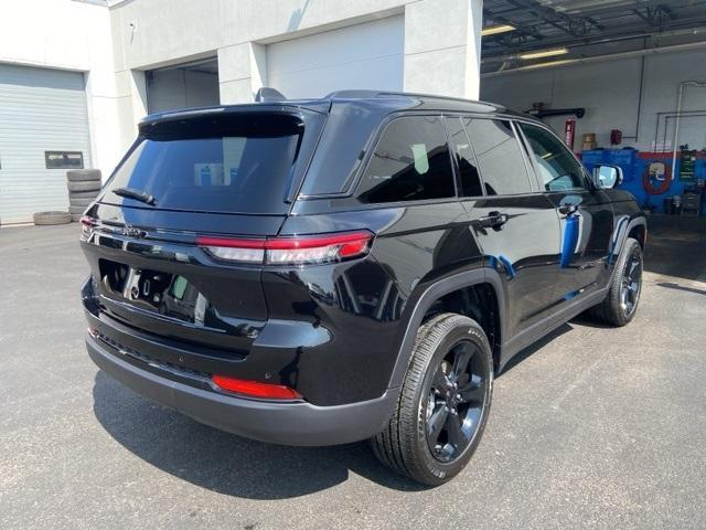 new 2024 Jeep Grand Cherokee car, priced at $43,897