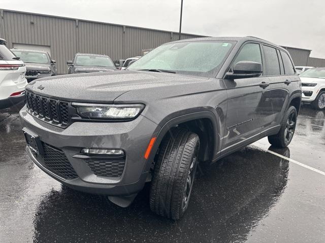 new 2025 Jeep Grand Cherokee car, priced at $45,836