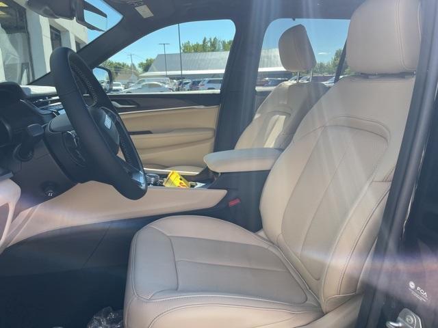 new 2025 Jeep Grand Cherokee car, priced at $53,594
