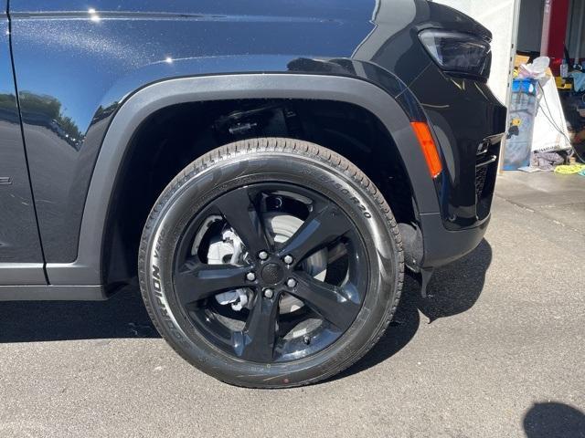 new 2025 Jeep Grand Cherokee car, priced at $53,594