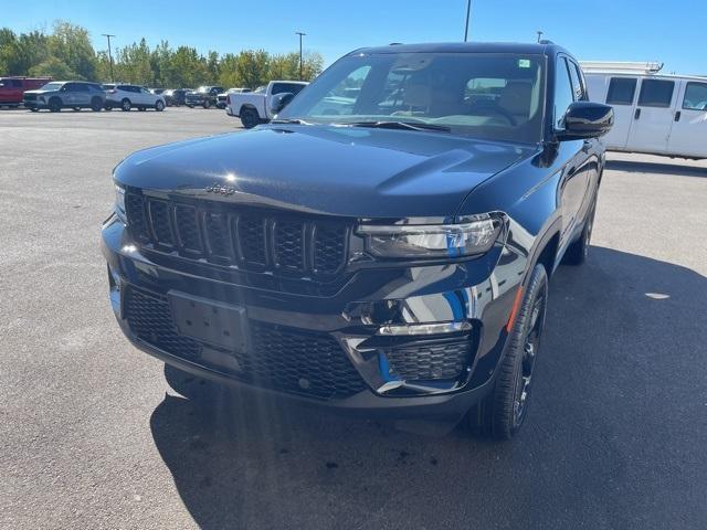 new 2025 Jeep Grand Cherokee car, priced at $53,594