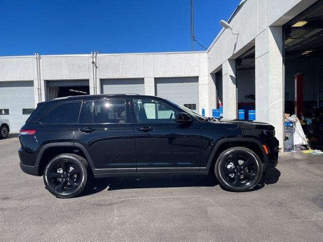 new 2025 Jeep Grand Cherokee car, priced at $53,594