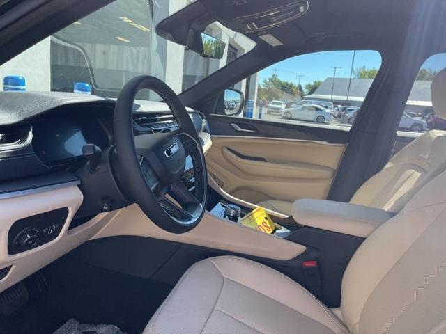 new 2025 Jeep Grand Cherokee car, priced at $53,594