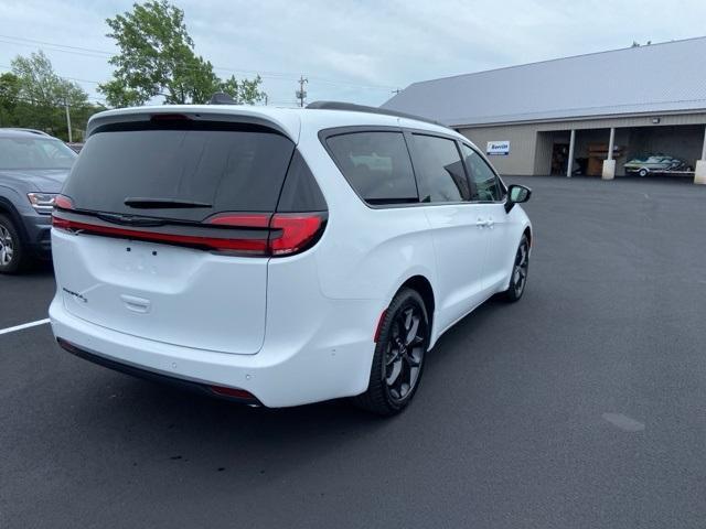 new 2024 Chrysler Pacifica car, priced at $42,213