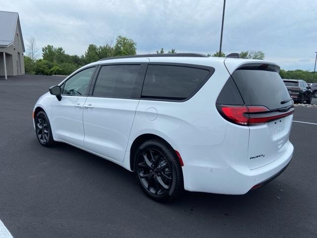 new 2024 Chrysler Pacifica car, priced at $42,213