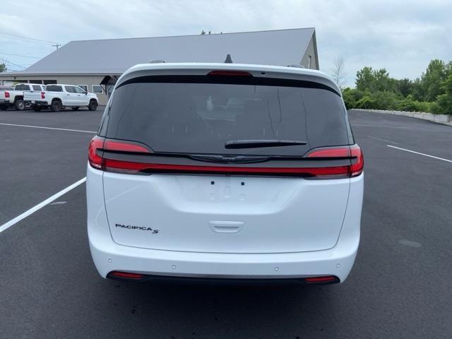 new 2024 Chrysler Pacifica car, priced at $42,213