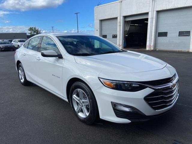 new 2025 Chevrolet Malibu car, priced at $26,820