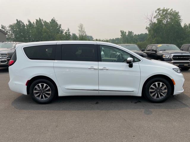 new 2023 Chrysler Pacifica Hybrid car, priced at $45,227