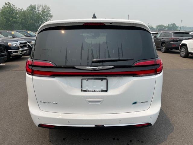 new 2023 Chrysler Pacifica Hybrid car, priced at $45,227