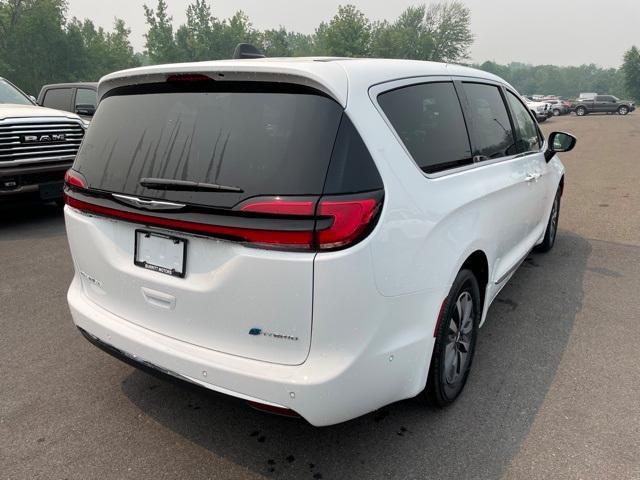 new 2023 Chrysler Pacifica Hybrid car, priced at $45,227