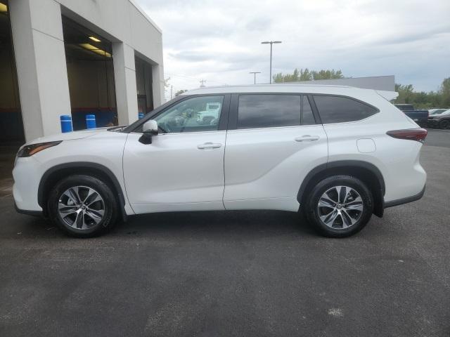 used 2024 Toyota Highlander car, priced at $42,285