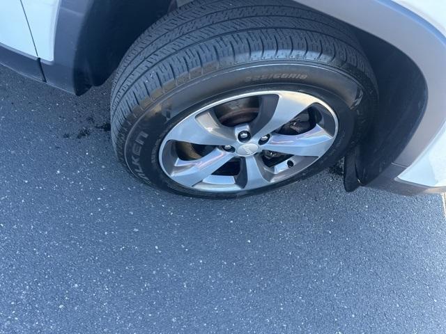 used 2020 Jeep Cherokee car, priced at $17,999