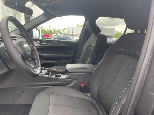 new 2025 Jeep Grand Cherokee car, priced at $41,238