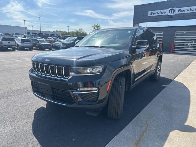 new 2025 Jeep Grand Cherokee car, priced at $43,681