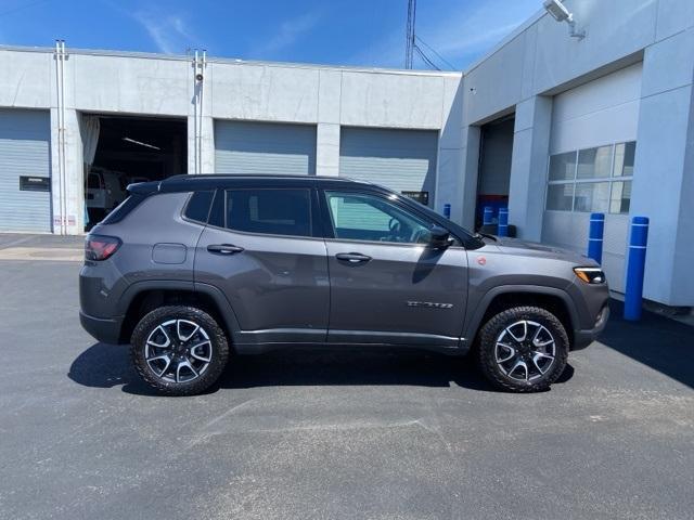 new 2024 Jeep Compass car, priced at $33,057