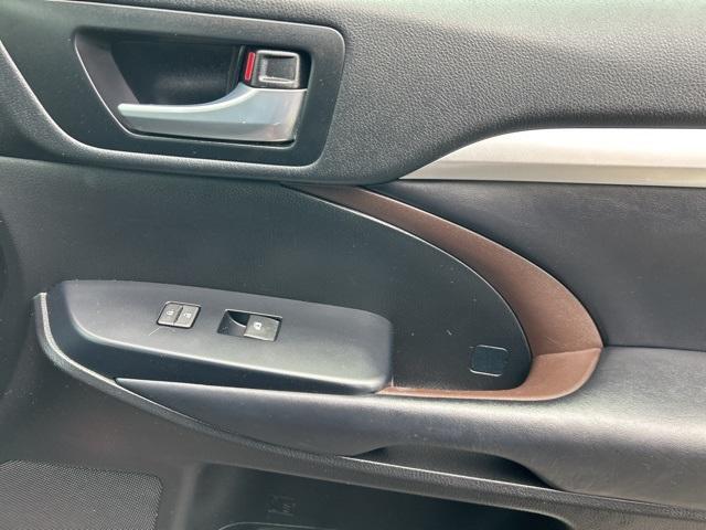 used 2018 Toyota Highlander car, priced at $22,885