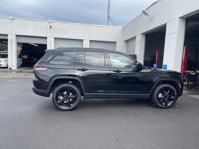 new 2025 Jeep Grand Cherokee car, priced at $45,836