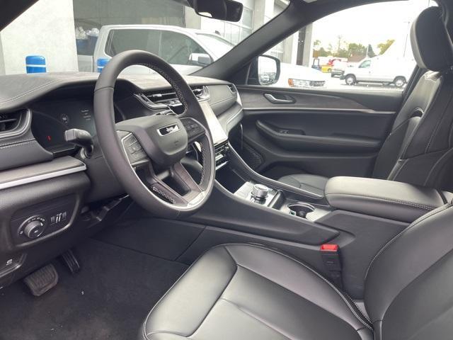 new 2025 Jeep Grand Cherokee car, priced at $45,836