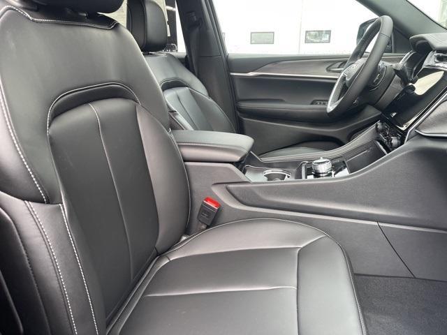 new 2025 Jeep Grand Cherokee car, priced at $45,836