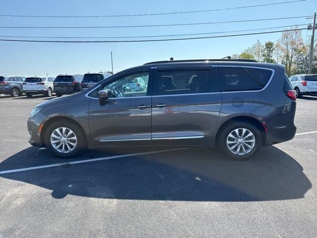 used 2017 Chrysler Pacifica car, priced at $15,585