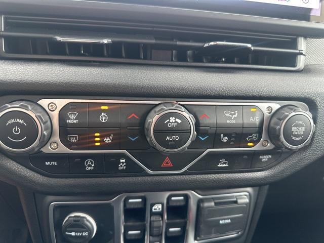 new 2025 Jeep Gladiator car, priced at $46,477