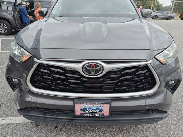 used 2020 Toyota Highlander car, priced at $28,995