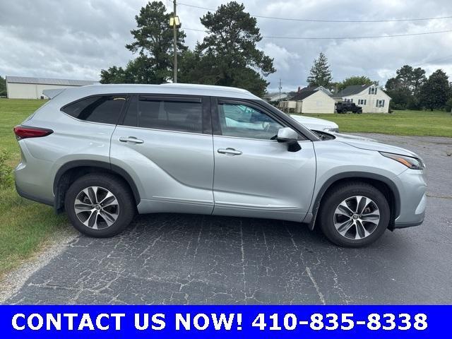 used 2022 Toyota Highlander car, priced at $32,400
