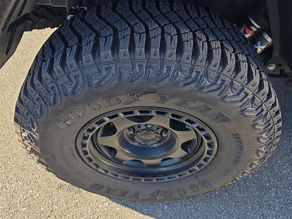 used 2023 Jeep Gladiator car, priced at $41,900