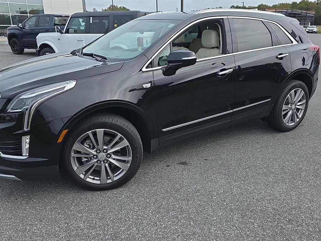 used 2024 Cadillac XT5 car, priced at $42,000