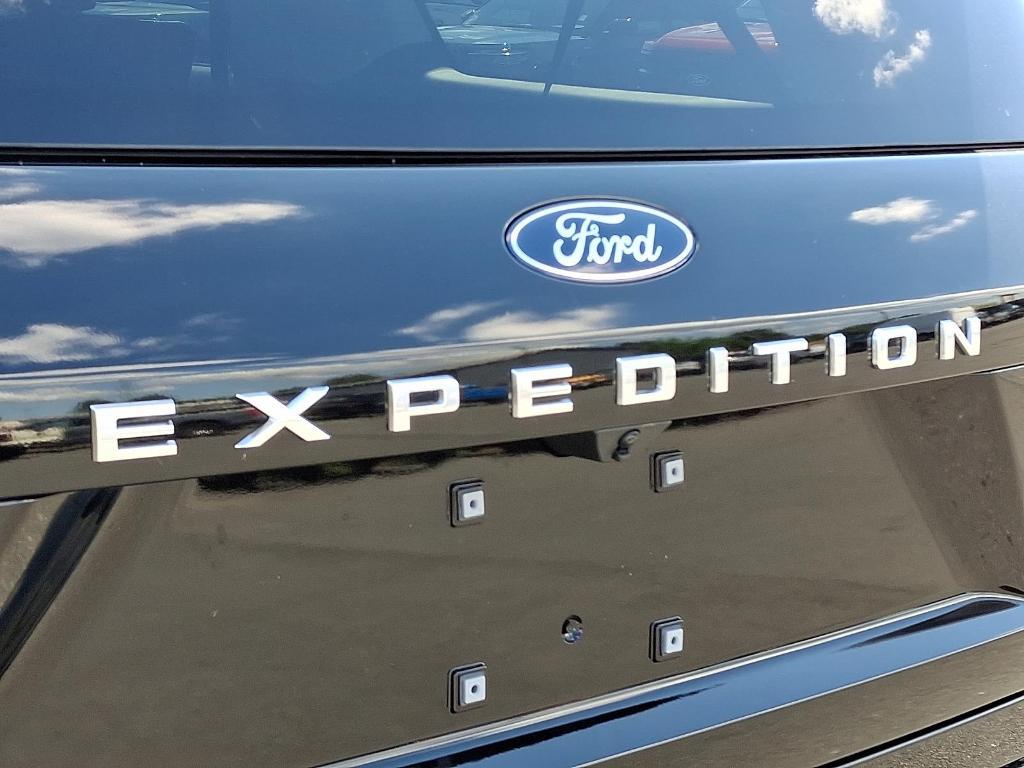 new 2025 Ford Expedition Max car, priced at $80,058