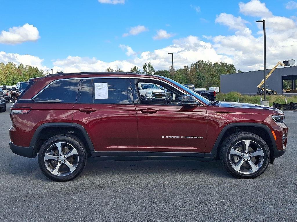 used 2024 Jeep Grand Cherokee car, priced at $35,900